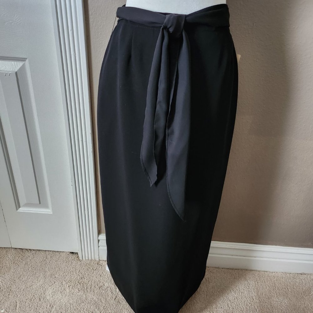Michele Black Lined Straight Skirt w/Belt  Size 8